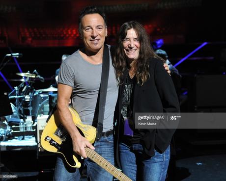 Patti Smith Group / Bruce Springsteen / U2, P. Smith y B. Springsteen. “Because the Night”