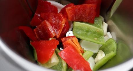 Picamos la verdura para hacer el sofríto