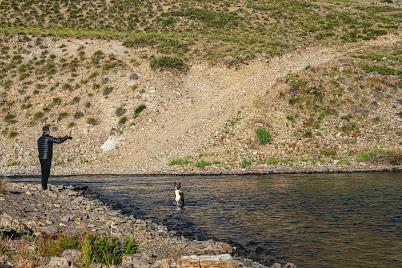 Laguna Navarrete en el norte neuquino, donde los pescadores no necesitan exagerar