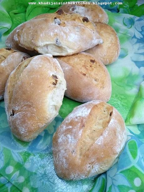 PAIN AUX FIGUES SÈCHES ET AU SIROP D’ÉRABLE / DRIED FIGS AND MAPLE SYRUP BREAD / PAN CON HIGOS SECOS Y JARABE DE ARCE / خبز التين المجفف و شراب القيقب