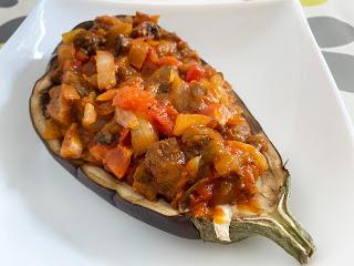 Berenjenas rellenas de verduras a la boloñesa