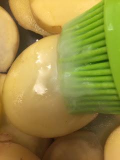 CONFIT DE PATO CON PATATAS Y PURE DE MANZANA