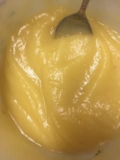 CONFIT DE PATO CON PATATAS Y PURE DE MANZANA