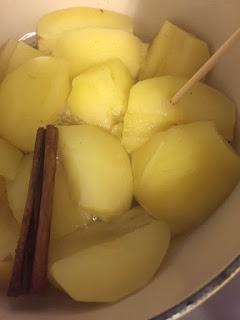 CONFIT DE PATO CON PATATAS Y PURE DE MANZANA