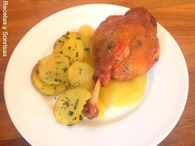 CONFIT DE PATO CON PATATAS Y PURE DE MANZANA