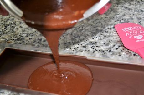 Turrón de chocolate negro con naranja confitada y cointreau