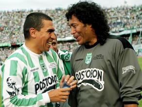 Víctor Hugo Aristizábal, el goleador que no pudo triunfar en Valencia Aristizabal y Higuita, dos grandes del fútbol colombiano que fracasaron en la Liga española.