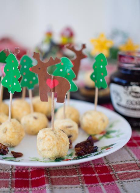 Bombones de queso y arándanos.