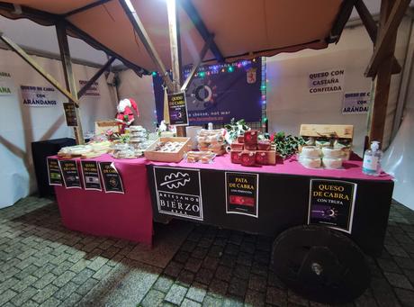 Inaugurado el mercadillo navideño en la plaza del Ayuntamiento de Ponferrada 12