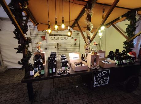 Inaugurado el mercadillo navideño en la plaza del Ayuntamiento de Ponferrada 9