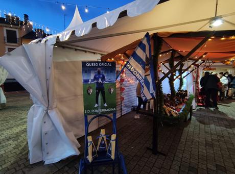 Inaugurado el mercadillo navideño en la plaza del Ayuntamiento de Ponferrada 7