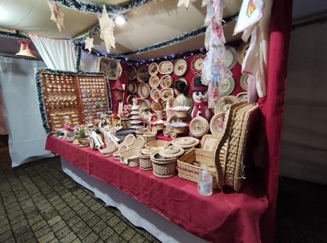 Inaugurado el mercadillo navideño en la plaza del Ayuntamiento de Ponferrada 6