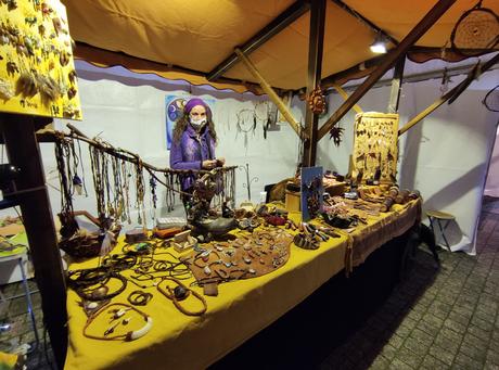Inaugurado el mercadillo navideño en la plaza del Ayuntamiento de Ponferrada 11