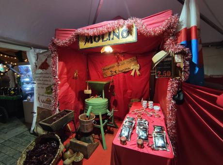 Inaugurado el mercadillo navideño en la plaza del Ayuntamiento de Ponferrada 8