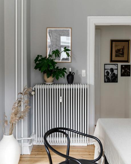 Moderno apartamento minimalista danés, con alma vieja