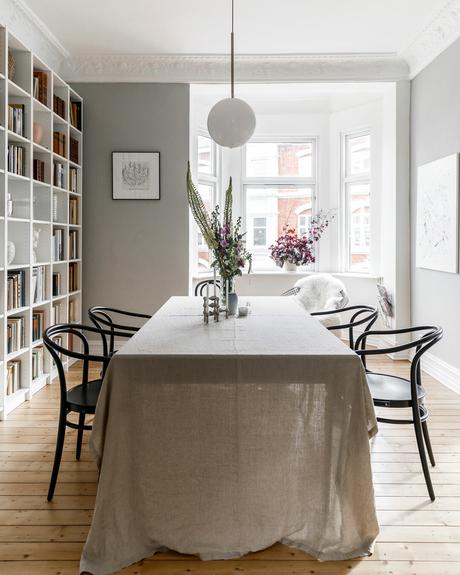 Moderno apartamento minimalista danés, con alma vieja