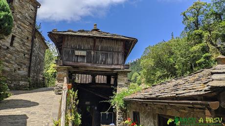 Hórreo en Os Teixóis, Taramundi