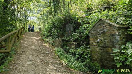 Fuente seca subiendo a Esquíos