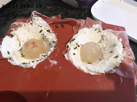 Semiesferas de jamón con uvas y queso crema. Juego de blogueros 2.0 Semiesferas de jamón con uvas y queso crema. Juego de blogueros 2.0