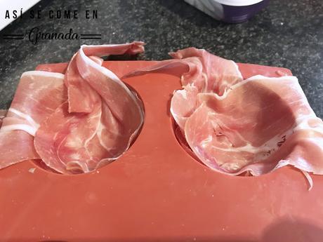 Semiesferas de jamón con uvas y queso crema. Juego de blogueros 2.0 Semiesferas de jamón con uvas y queso crema. Juego de blogueros 2.0