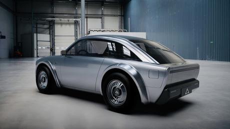 La empresa californiana Alpha Motor Corporation presenta un nuevo vehículo eléctrico.