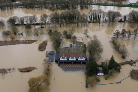 Inglaterra y Gales con inundaciones por tormenta Bella