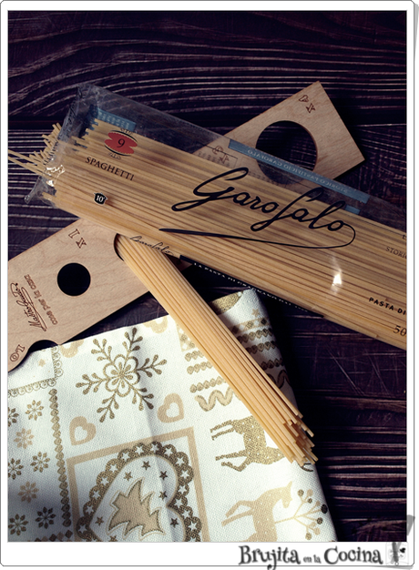 Spaguettis con salmón ahumado y mejillones