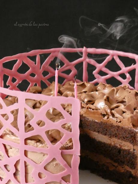 Tarta de Chocolate con cenefa Ruby Tarta de Chocolate con cenefa Ruby