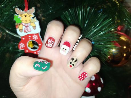 Diseño de uñas de Papa Noel para Nochebuena y Navidad