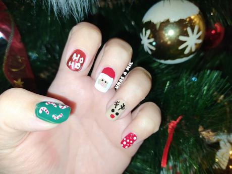 Diseño de uñas de Papa Noel para Nochebuena y Navidad