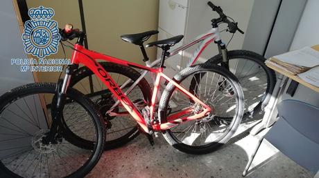 La Policía Nacional recupera dos bicicletas valoradas en 2500 euros robadas a dos menores con arma blanca en Montequinto