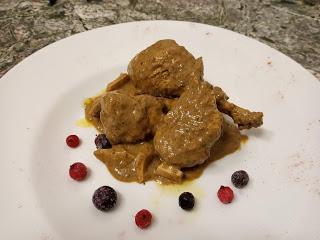 POLLO DE CORRAL AL ESTILO TRADICIONAL CON FRUTOS ROJOS