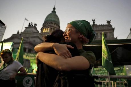 Argentina legaliza el aborto voluntario hasta las 14 semanas de gestación Argentina legaliza el aborto voluntario hasta las 14 semanas de gestación
