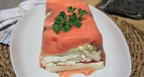 Pastel de Salmón Ahumado con Pan de Molde Receta Casera Receta fácil de pastel de salmón con pan de molde