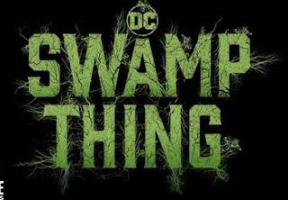 Superhéroe Monstruoso que Emerge desde un Pantano