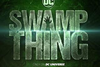 Superhéroe Monstruoso que Emerge desde un Pantano