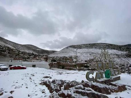 Ultimo día del año despide con nieve a Real de Catorce