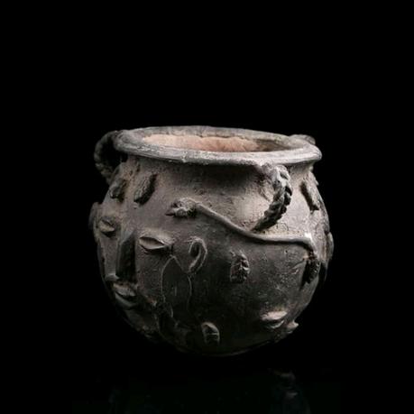 Òtùnde (bote o pote donde se guarda agua para los Orisa)