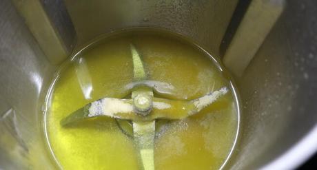 Mousse de Limón con Mambo Echamos las gelatina y el agua y calentamos