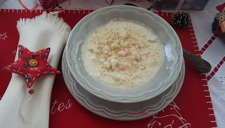 Sopa de  coliflor y almendras