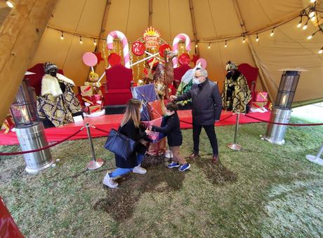 Sus Majestades los Reyes Magos reciben a los niños en el parque del Temple 1