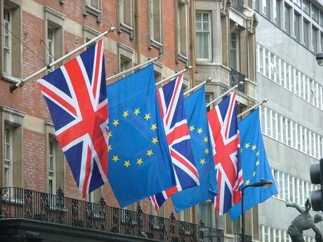 Banderas UK y UE