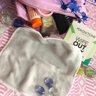 Beauty Box Navidad Wipe-Out-Eco-Friendly-Magnitone London-Toalla-Desmaquillante