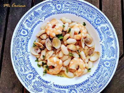 HABICHUELAS BLANCAS CON ALMEJAS Y LANGOSTINOS HABICHUELAS BLANCAS CON ALMEJAS Y LANGOSTINOS