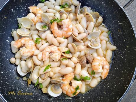 HABICHUELAS BLANCAS CON ALMEJAS Y LANGOSTINOS HABICHUELAS BLANCAS CON ALMEJAS Y LANGOSTINOS