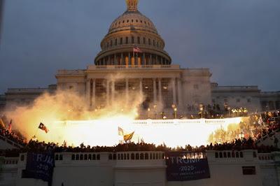 Seguidores de Trump asaltan el Capitolio de EEUU. Seguidores de Trump asaltan el Capitolio de EEUU.