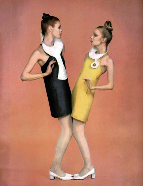 fotos moda futurista años 60: pierre cardin ropa 13