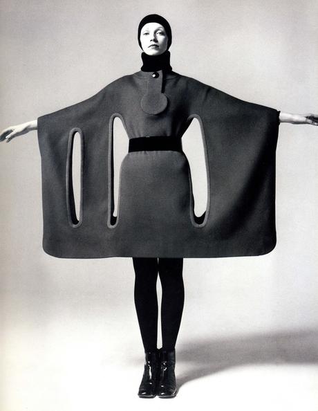 fotos moda futurista años 60: pierre cardin ropa 9