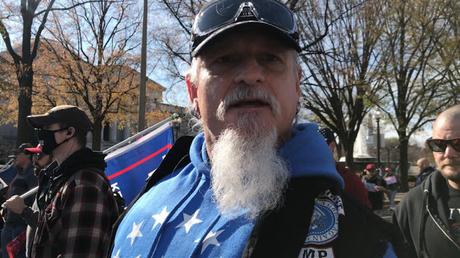 Jon Schaffer de Iceth Earth, entre los asaltantes del Capitolio y buscado por la policía