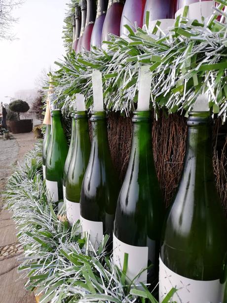 El frío revienta 200 botellas del árbol navideño del Palacio de Canedo 2